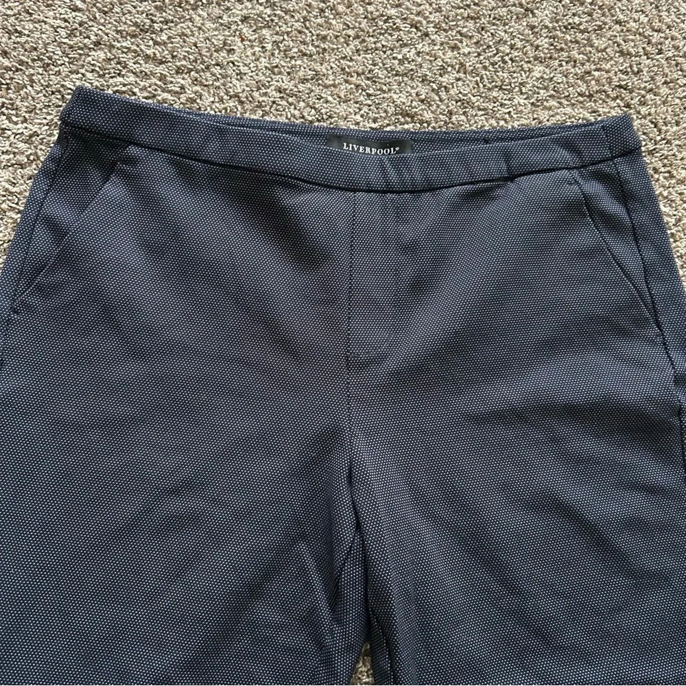 Liverpool women’s 16 navy dot pull on tapered ankle cropped pants stretch casual